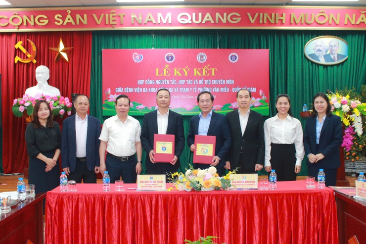 LỄ KÝ KẾT HỢP ĐỒNG NGUYÊN TẮC HỢP TÁC VÀ HỖ TRỢ CHUYÊN MÔN GIỮA BỆNH VIỆN ĐA KHOA ĐỐNG ĐA VÀ TRẠM Y TẾ PHƯỜNG VĂN MIẾU - QUỐC TỬ GIÁM - Ảnh 1.