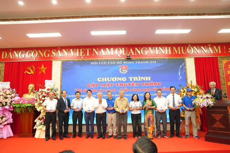 95 NĂM NGỌN LỬA HỒNG: CUỘC GẶP GỠ CỦA NHỮNG "MÀU ÁO XANH" HUYỀN THOẠI- Ảnh 5.