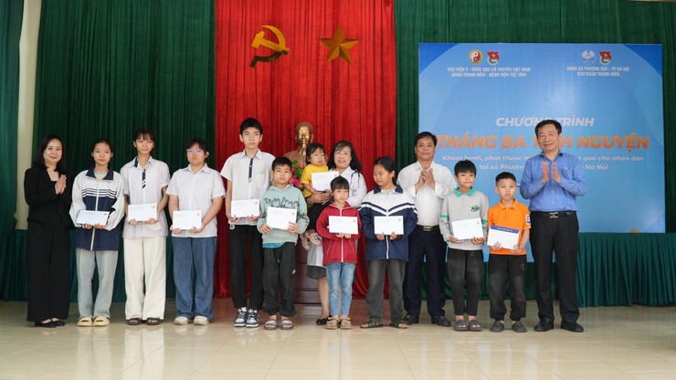 Ấm áp “Tháng Ba tình nguyện” – Lan tỏa yêu thương tại xã Phượng Dực- Ảnh 2.