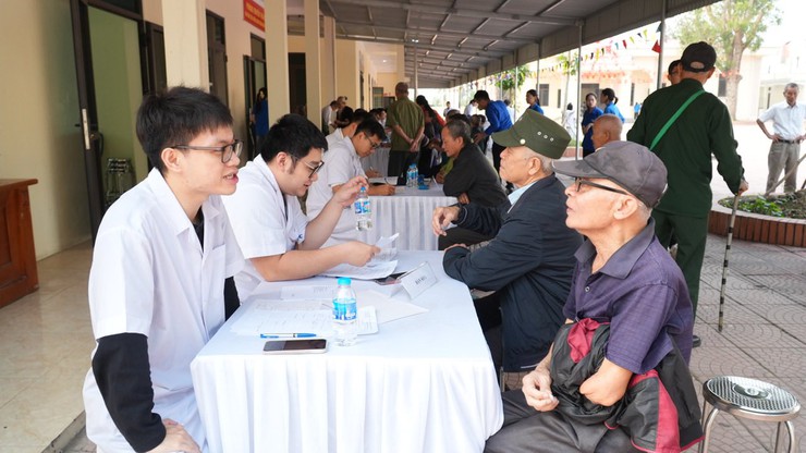 Ấm áp “Tháng Ba tình nguyện” – Lan tỏa yêu thương tại xã Phượng Dực- Ảnh 1.