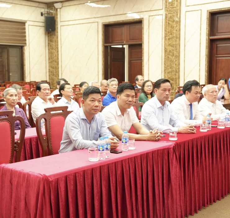 95 NĂM NGỌN LỬA HỒNG: CUỘC GẶP GỠ CỦA NHỮNG "MÀU ÁO XANH" HUYỀN THOẠI- Ảnh 2.