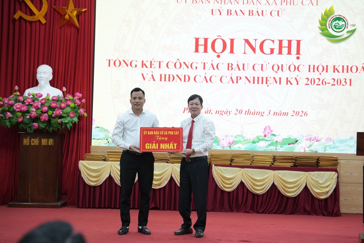 Xã Phú Cát khen thưởng 35 tập thể và 131 cá nhân có thành tích xuất sắc trong công tác bầu cử đại biểu Quốc hội khóa XVI và đại biểu HĐND các cấp nhiệm kỳ 2026-2031- Ảnh 3.