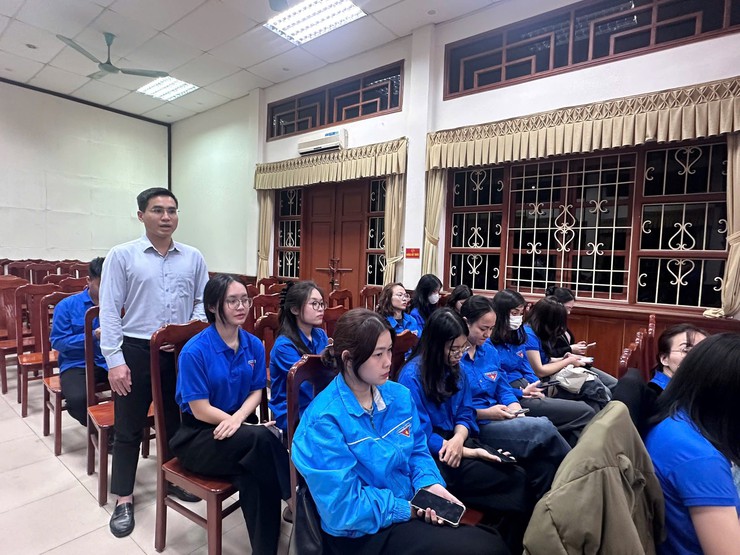 ĐOÀN THANH NIÊN PHƯỜNG TỔ CHỨC HỘI NGHỊ MẠN ĐÀM TIỂU SỬ CỦA NGƯỜI ỨNG CỬ ĐẠI BIỂU QUỐC HỘI KHOÁ XVI VÀ ĐẠI BIỂU HĐND CÁC CẤP, NHIỆM KỲ 226-2031- Ảnh 9.