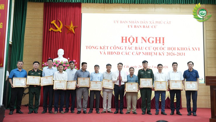 Xã Phú Cát khen thưởng 35 tập thể và 131 cá nhân có thành tích xuất sắc trong công tác bầu cử đại biểu Quốc hội khóa XVI và đại biểu HĐND các cấp nhiệm kỳ 2026-2031- Ảnh 6.