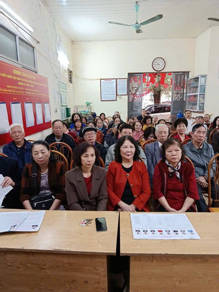 HỘI NGHỊ TIẾP XÚC CỬ TRI VỚI NGƯỜI ỨNG CỬ ĐẠI BIỂU HĐND PHƯỜNG VĨNH TUY, NHIỆM KỲ 2026 - 2031 - Ảnh 5.