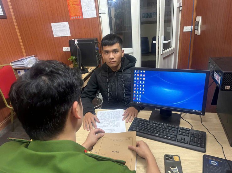 Công an phường Định Công nhanh chóng điều tra vụ việc có dấu hiệu “cố ý gây thương tích” và “gây rối trật tự công cộng”
- Ảnh 1.