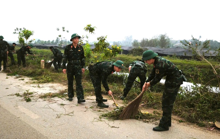 TUỔI TRẺ XÃ ĐOÀI PHƯƠNG RA QUÂN NGÀY CHỦ NHẬT XANH- Ảnh 1.