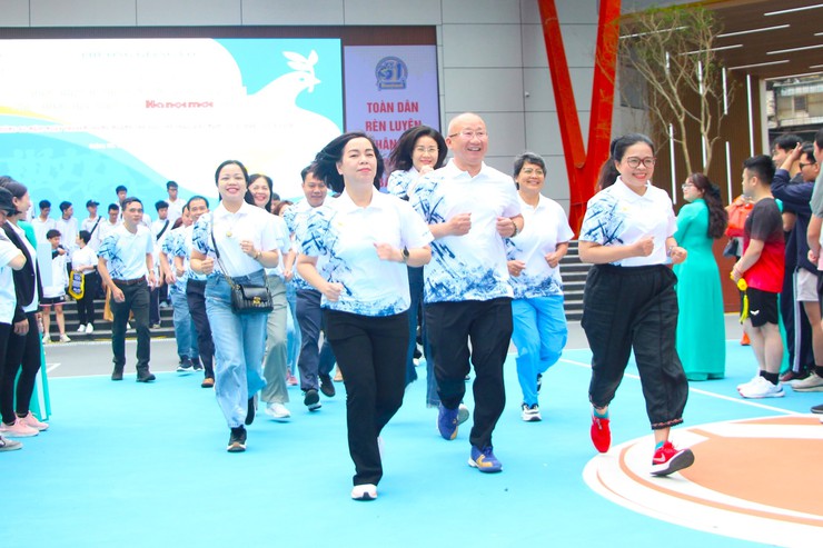 Phường Giảng Võ tổ chức "Ngày chạy Olympic vì sức khỏe toàn dân và Chung kết Giải chạy Báo Hà nội mới - Vì hoà bình năm 2026- Ảnh 3.