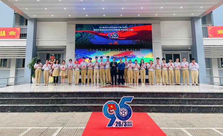 Sáng ngày 21/3/2026, tại trường THPT Phúc Lợi, Đoàn thanh niên phường tổ chức Diễn đàn “Đảng với thanh niên – Thanh niên với Đảng” và Lễ mít tinh kỷ niệm 95 năm ngày thành lập Đoàn TNCS Hồ Chí Minh (26/3/1931 – 26/3/2026)- Ảnh 5.