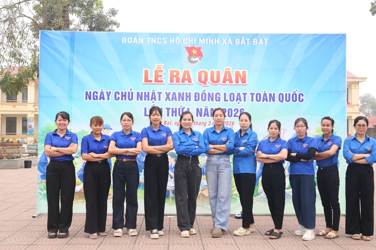 Tuổi trẻ xã Bất Bạt sôi nổi ra quân “Ngày chủ nhật xanh” – Phát huy tinh thần xung kích, tình nguyện vì cộng đồng- Ảnh 8.