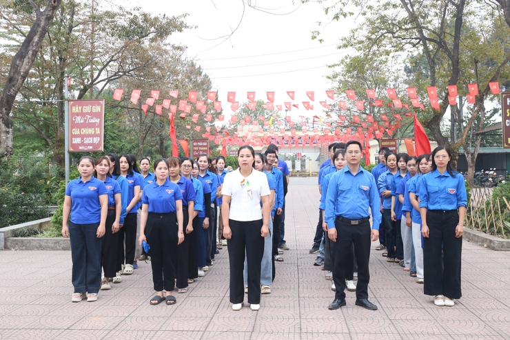 Tuổi trẻ xã Bất Bạt sôi nổi ra quân “Ngày chủ nhật xanh” – Phát huy tinh thần xung kích, tình nguyện vì cộng đồng- Ảnh 1.