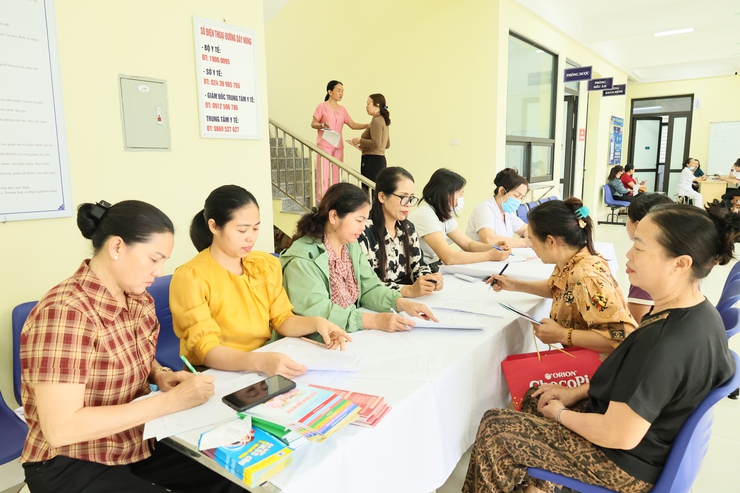 Trạm Y Tế xã Quảng Bị tổ chức khám sức khỏe, tầm soát ung thư vú và ung thư cổ tử cung cho chị em phụ nữ trên địa bàn xã- Ảnh 1.