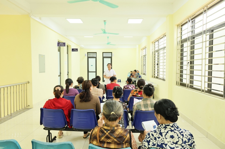 Trạm Y Tế xã Quảng Bị tổ chức khám sức khỏe, tầm soát ung thư vú và ung thư cổ tử cung cho chị em phụ nữ trên địa bàn xã- Ảnh 2.