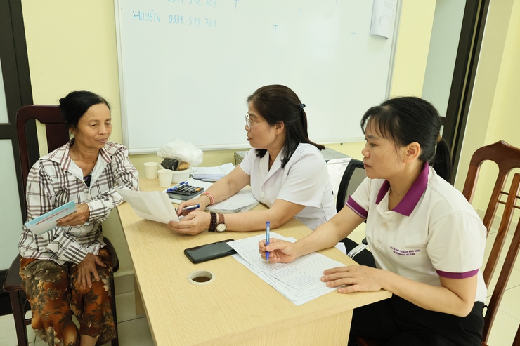 Trạm Y Tế xã Quảng Bị tổ chức khám sức khỏe, tầm soát ung thư vú và ung thư cổ tử cung cho chị em phụ nữ trên địa bàn xã- Ảnh 4.