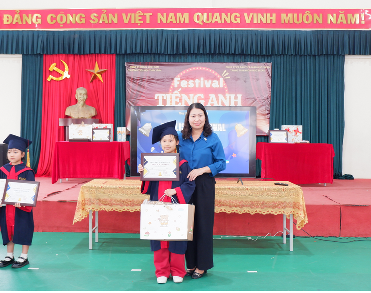 Festival Tiếng Anh – Rực rỡ sắc màu ngôn ngữ tại trường Tiểu học Thúy Lĩnh- Ảnh 7. Festival Tiếng Anh – Rực rỡ sắc màu ngôn ngữ tại trường Tiểu học Thúy Lĩnh- Ảnh 7.