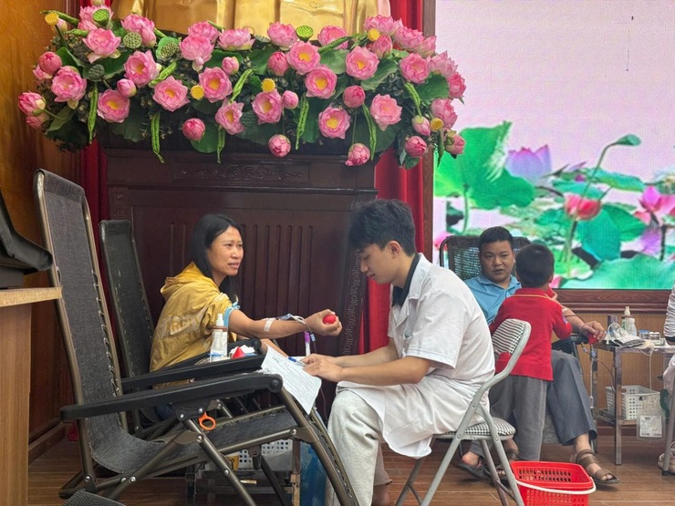 138 đơn vị máu được trao đi: Ấm áp Ngày hội hiến máu phường Tây Hồ!- Ảnh 3.