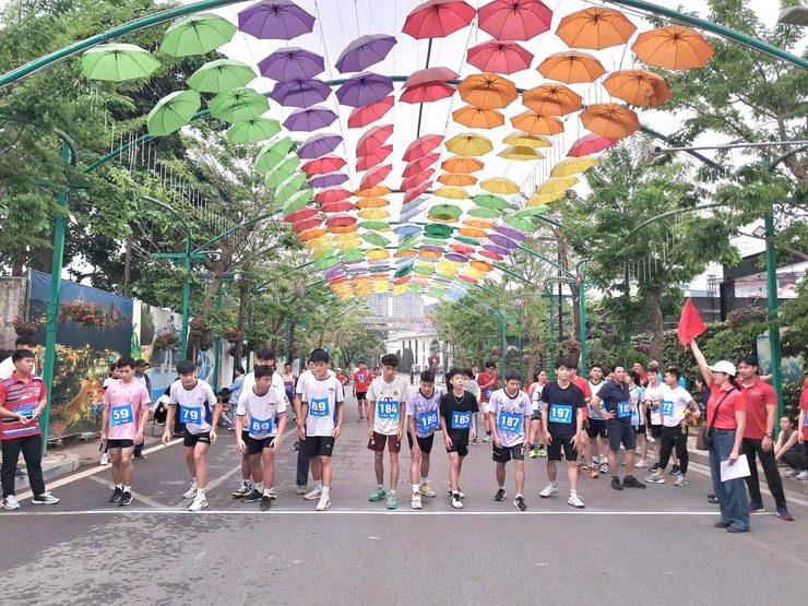 Phường Tây Hồ: Sôi nổi Ngày chạy Olympic và Giải chạy Báo Hànộimới lần thứ I năm 2026- Ảnh 8.