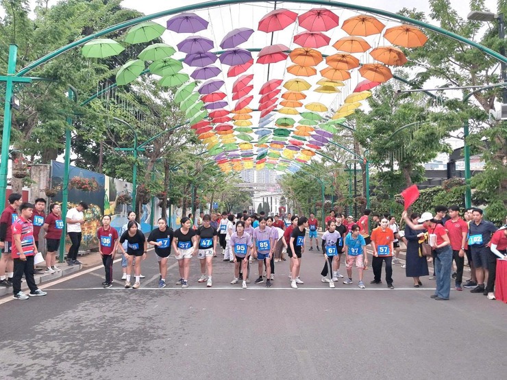 Phường Tây Hồ: Sôi nổi Ngày chạy Olympic và Giải chạy Báo Hànộimới lần thứ I năm 2026- Ảnh 7.