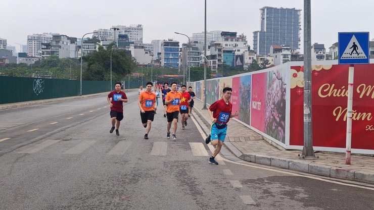 Phường Tây Hồ: Sôi nổi Ngày chạy Olympic và Giải chạy Báo Hànộimới lần thứ I năm 2026- Ảnh 9.