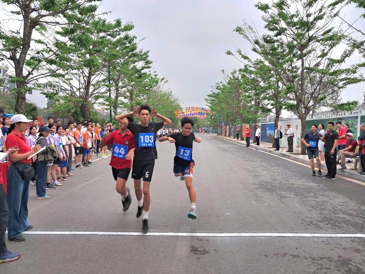 Phường Tây Hồ: Sôi nổi Ngày chạy Olympic và Giải chạy Báo Hànộimới lần thứ I năm 2026- Ảnh 10.