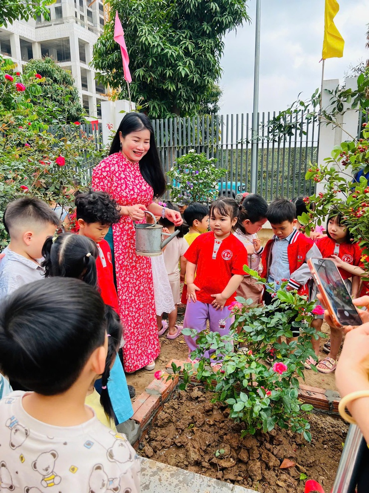 Trường Mầm non Tây Mỗ 3 rộn ràng hưởng ứng "Tết trồng cây – Đời đời nhớ ơn Bác Hồ"

- Ảnh 2.