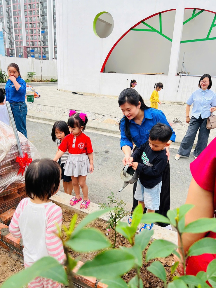 Trường Mầm non Tây Mỗ 3 rộn ràng hưởng ứng "Tết trồng cây – Đời đời nhớ ơn Bác Hồ"

- Ảnh 5.