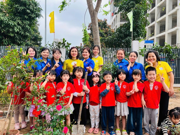 Trường Mầm non Tây Mỗ 3 rộn ràng hưởng ứng "Tết trồng cây – Đời đời nhớ ơn Bác Hồ"

- Ảnh 1.