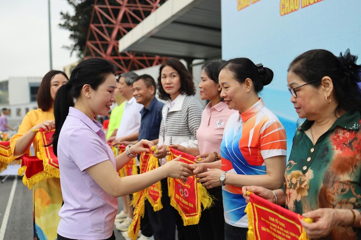 Phường Xuân Đỉnh: hơn 800 người dân tham gia hưởng ứng Ngày chạy Olympic vì sức khỏe toàn dân năm 2026 và giải chạy báo Hànộimới lần thứ 1 - Vì hòa bình năm 2026- Ảnh 3.