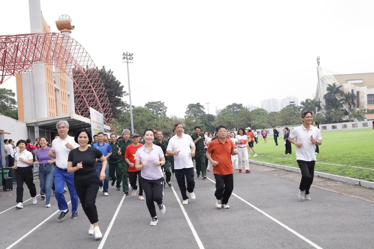 Phường Xuân Đỉnh: hơn 800 người dân tham gia hưởng ứng Ngày chạy Olympic vì sức khỏe toàn dân năm 2026 và giải chạy báo Hànộimới lần thứ 1 - Vì hòa bình năm 2026- Ảnh 5.