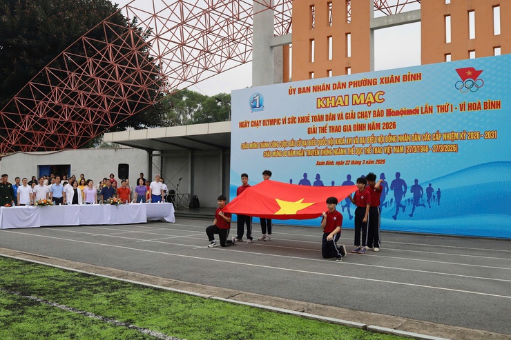 Phường Xuân Đỉnh: hơn 800 người dân tham gia hưởng ứng Ngày chạy Olympic vì sức khỏe toàn dân năm 2026 và giải chạy báo Hànộimới lần thứ 1 - Vì hòa bình năm 2026- Ảnh 1.