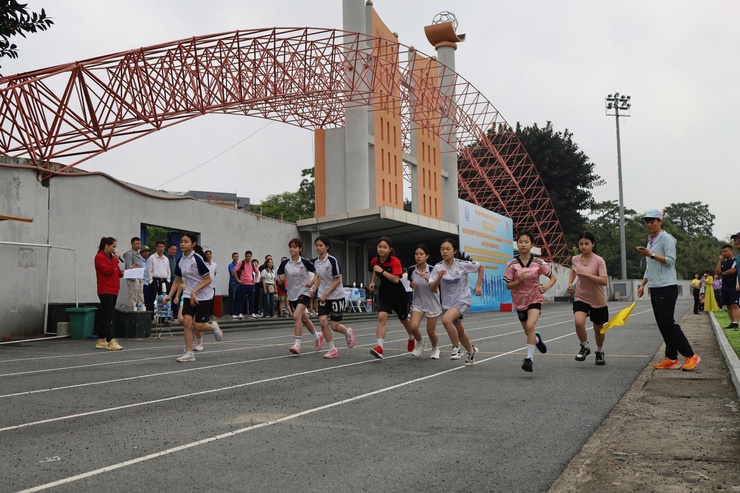 Phường Xuân Đỉnh: hơn 800 người dân tham gia hưởng ứng Ngày chạy Olympic vì sức khỏe toàn dân năm 2026 và giải chạy báo Hànộimới lần thứ 1 - Vì hòa bình năm 2026- Ảnh 8.