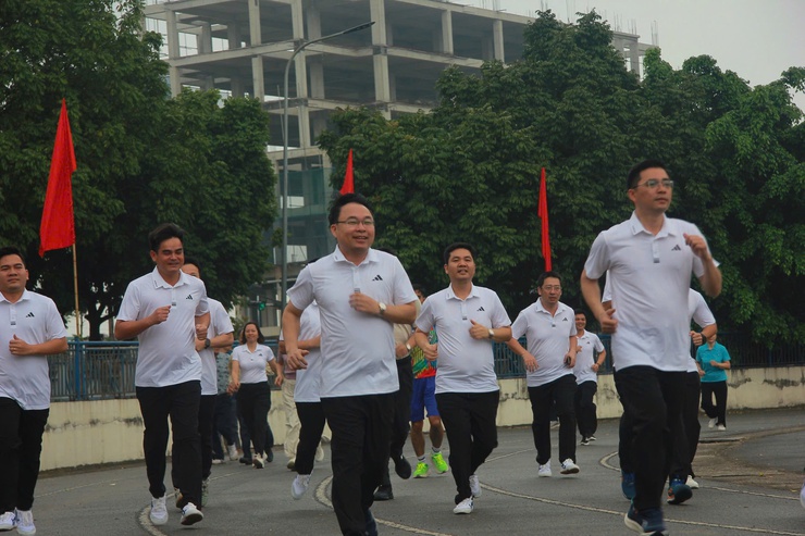 Sôi nổi Ngày chạy Olympic vì sức khỏe toàn dân năm 2026 tại xã Thanh Trì- Ảnh 17.