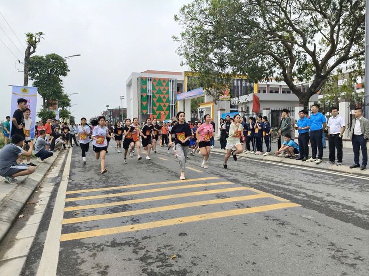 UBND XÃ THƯ LÂM TỔ CHỨC NGÀY CHẠY OLYMPIC VÌ SỨC KHỎE TOÀN DÂN, VÌ AN NINH TỔ QUỐC VÀ GIẢI CHẠY BÁO HÀ NỘI MỚI LẦN THỨ I – VÌ HÒA BÌNH NĂM 2026- Ảnh 9.