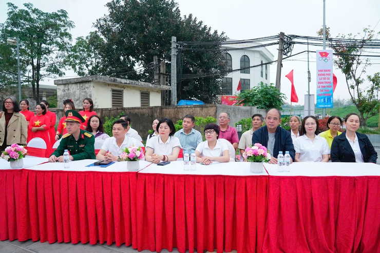 Phường Lĩnh Nam khai mạc Ngày chạy Olympic vì sức khỏe toàn dân, Chào mừng 80 năm ngày truyền thống ngành thể dục thể thao Việt Nam 27/3/1946 - 27/3/2026- Ảnh 1.