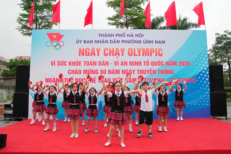Phường Lĩnh Nam khai mạc Ngày chạy Olympic vì sức khỏe toàn dân, Chào mừng 80 năm ngày truyền thống ngành thể dục thể thao Việt Nam 27/3/1946 - 27/3/2026- Ảnh 6.