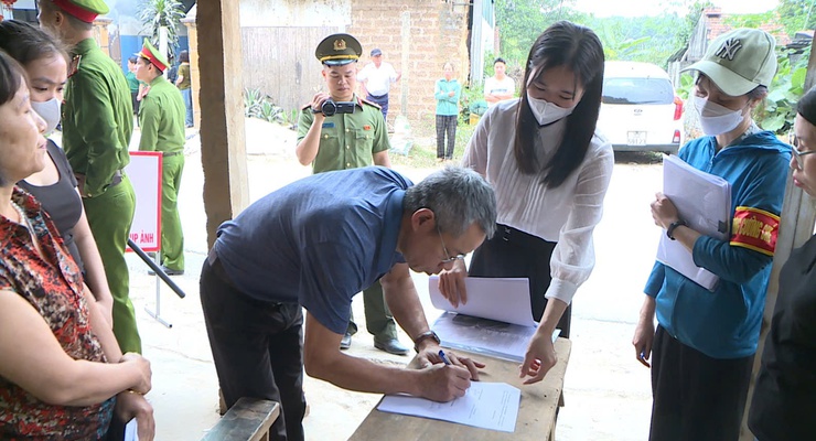 Phúc Thọ thực hiện cưỡng chế kiểm đếm bắt buộc đối với 02 hộ gia đình phục vụ Dự án cải tạo, nâng cấp đường Tỉnh lộ 418 (đoạn Km 3+00 ÷ Km 4+500)- Ảnh 3.