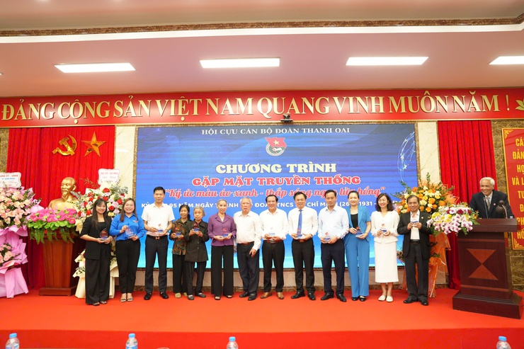 95 NĂM NGỌN LỬA HỒNG: CUỘC GẶP GỠ CỦA NHỮNG "MÀU ÁO XANH" HUYỀN THOẠI- Ảnh 6.