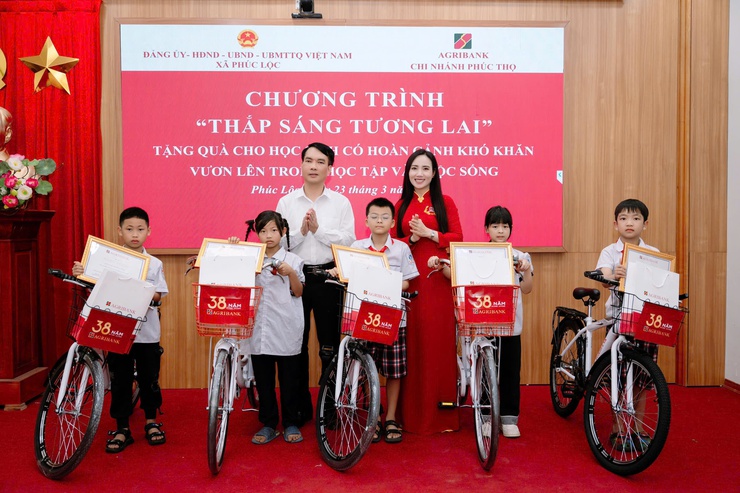 Phúc Lộc: Lan tỏa yêu thương qua chương trình "Thắp sáng tương lai"- Ảnh 4.