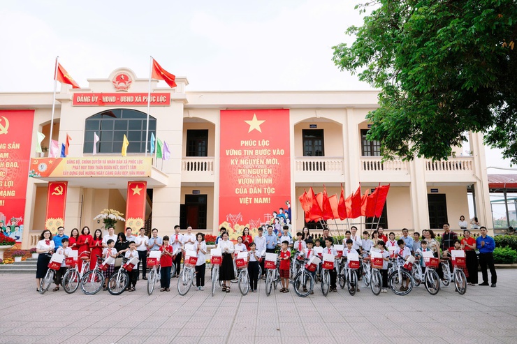 Phúc Lộc: Lan tỏa yêu thương qua chương trình "Thắp sáng tương lai"- Ảnh 10.