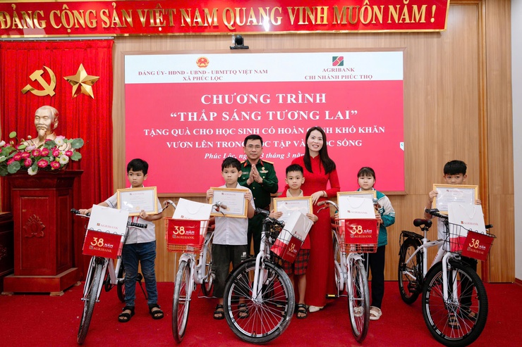 Phúc Lộc: Lan tỏa yêu thương qua chương trình "Thắp sáng tương lai"- Ảnh 5.