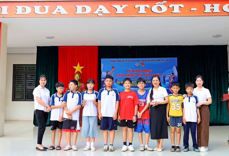 
Sôi nổi Giải bóng rổ lần thứ nhất năm 2026 Trường THCS Xuân Khanh - Lan tỏa tinh thần thể thao học đường 

- Ảnh 10.