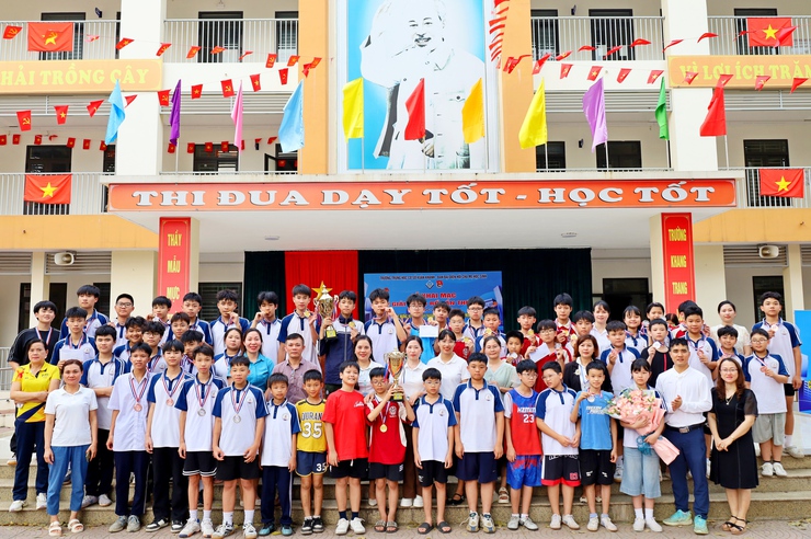 
Sôi nổi Giải bóng rổ lần thứ nhất năm 2026 Trường THCS Xuân Khanh - Lan tỏa tinh thần thể thao học đường 

- Ảnh 12.