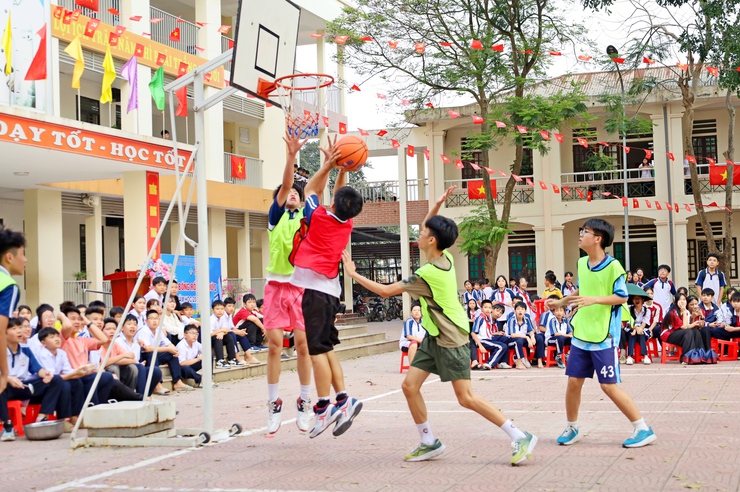 
Sôi nổi Giải bóng rổ lần thứ nhất năm 2026 Trường THCS Xuân Khanh - Lan tỏa tinh thần thể thao học đường 

- Ảnh 1.