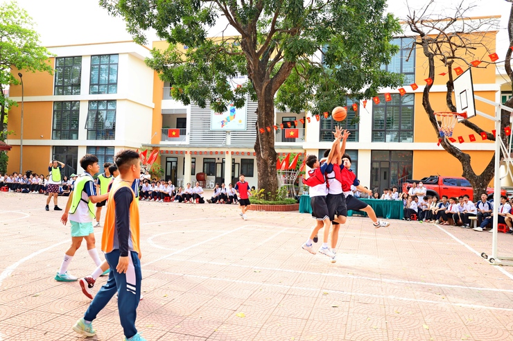 
Sôi nổi Giải bóng rổ lần thứ nhất năm 2026 Trường THCS Xuân Khanh - Lan tỏa tinh thần thể thao học đường 

- Ảnh 2.