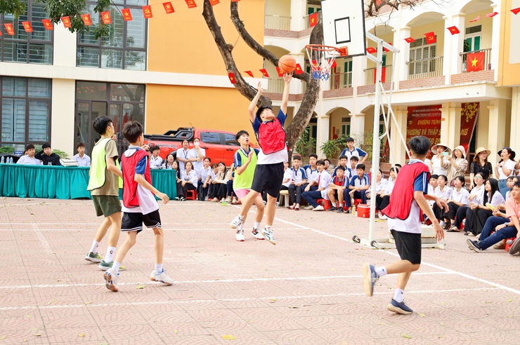 
Sôi nổi Giải bóng rổ lần thứ nhất năm 2026 Trường THCS Xuân Khanh - Lan tỏa tinh thần thể thao học đường 

- Ảnh 3.