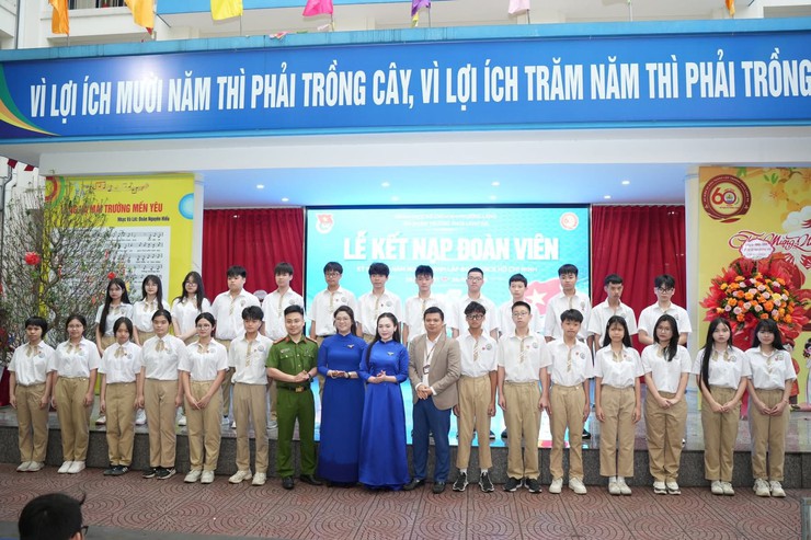 ĐOÀN PHƯỜNG LÁNG TỔ CHỨC LỄ KỶ NIỆM 95 NĂM NGÀY THÀNH LẬP ĐOÀN TNCS HỒ CHÍ MINH VÀ KẾT NẠP ĐOÀN VIÊN MỚI NĂM 2026- Ảnh 10.