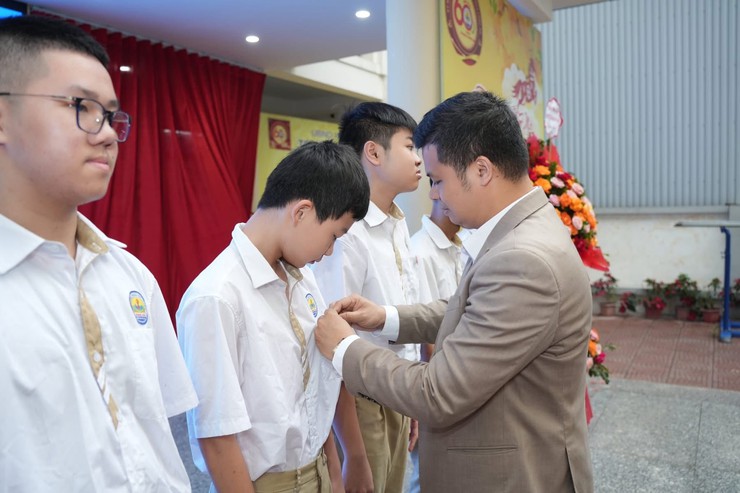 ĐOÀN PHƯỜNG LÁNG TỔ CHỨC LỄ KỶ NIỆM 95 NĂM NGÀY THÀNH LẬP ĐOÀN TNCS HỒ CHÍ MINH VÀ KẾT NẠP ĐOÀN VIÊN MỚI NĂM 2026- Ảnh 4.