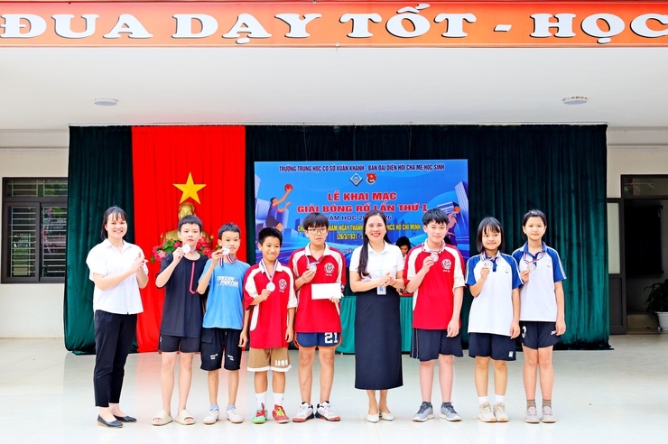 
Sôi nổi Giải bóng rổ lần thứ nhất năm 2026 Trường THCS Xuân Khanh - Lan tỏa tinh thần thể thao học đường 

- Ảnh 7.