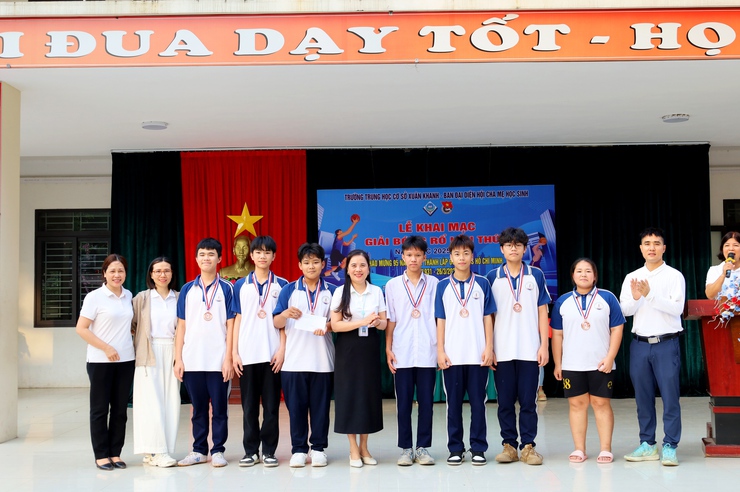 
Sôi nổi Giải bóng rổ lần thứ nhất năm 2026 Trường THCS Xuân Khanh - Lan tỏa tinh thần thể thao học đường 

- Ảnh 9.