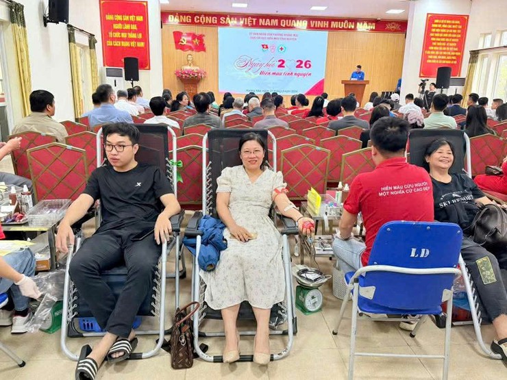 TRƯỜNG MẦM NON THỊNH LIỆT TÍCH CỰC THAM GIA HIẾN MÁU TÌNH NGUYỆN - LAN TỎA YÊU THƯƠNG- Ảnh 4.